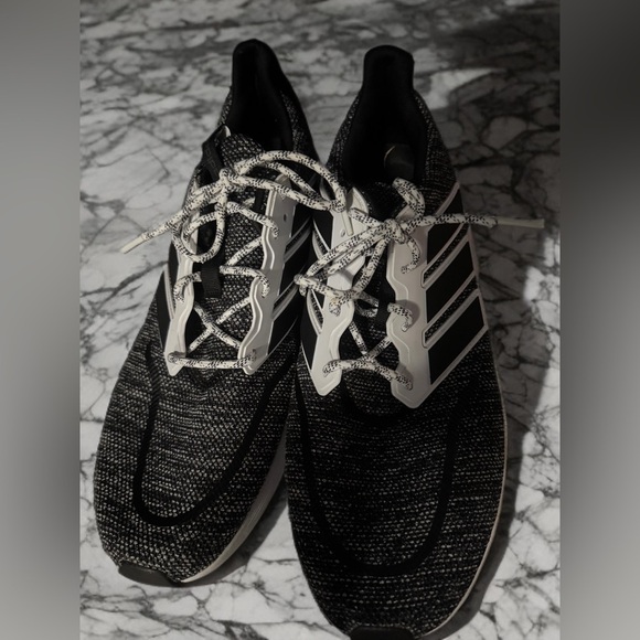 Adidas Black and White Sneakers with Sleek Design - Picture 7 of 10